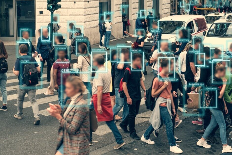 顔認証は、AIが人間の顔の特徴を抽出し識別する技術