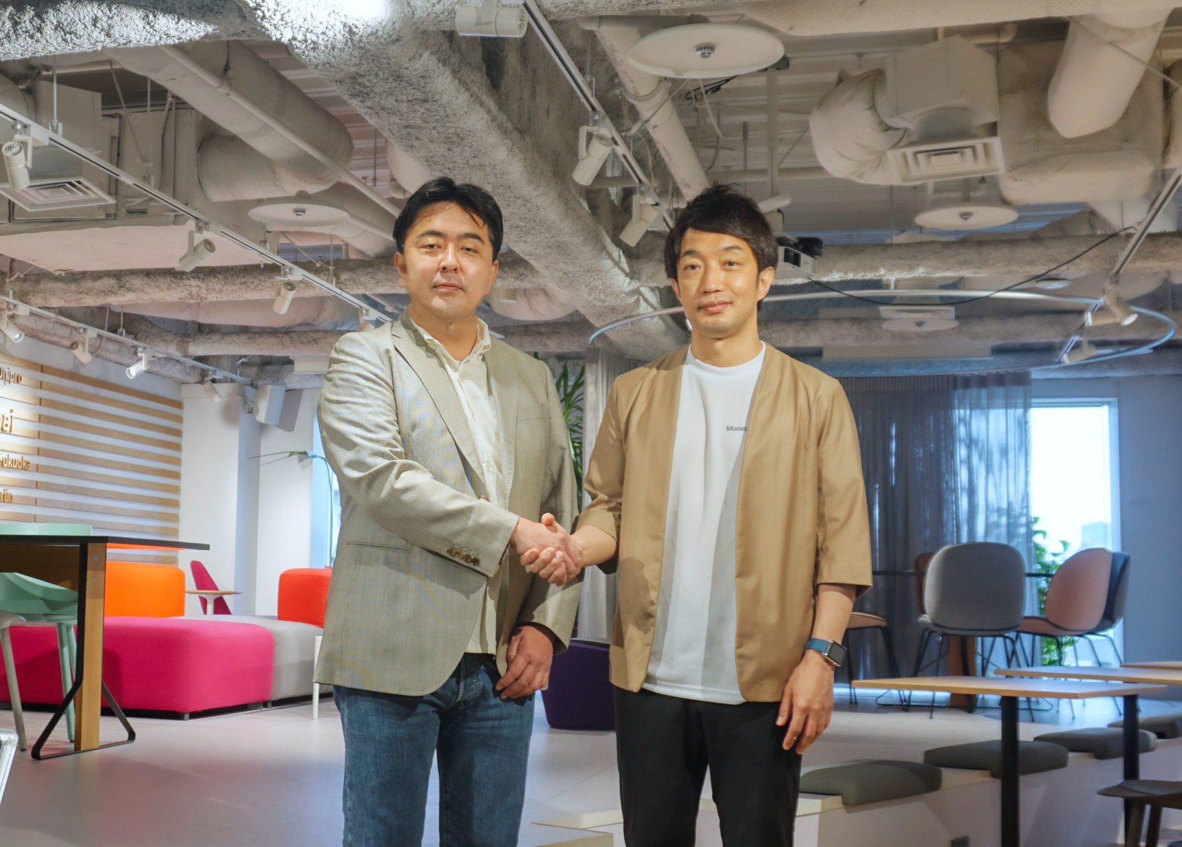 IT BPO CEO, Takayuki Tsuji, and Monstarlab CEO, Hiroki Inagawa, shaking hands